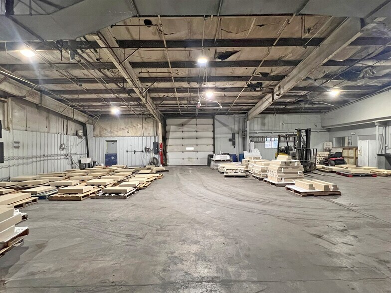 More Photos Of 711 Beaver Rd, Girard Warehouse For Sale