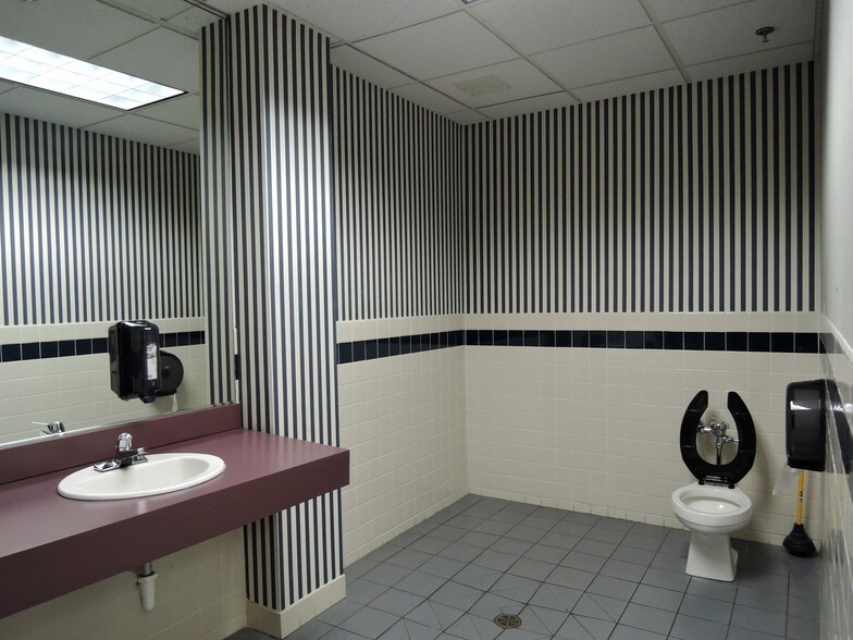 More Photos Of 9905 N 45th Ave, Plymouth Loft Creative Space For Sale