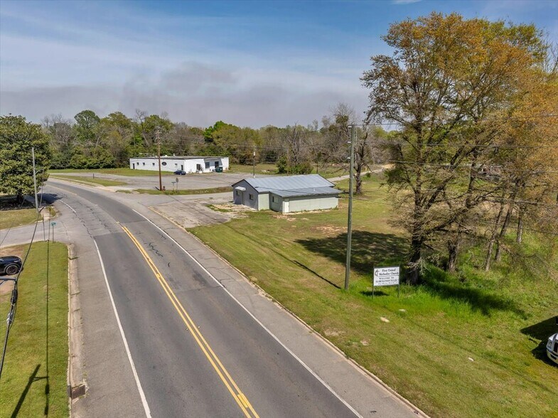 More Photos Of 131 S Jackson St, Hawkinsville Flex For Sale