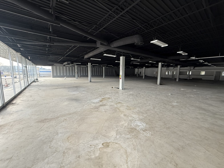 More Photos Of 3376 S Cobb Dr SE, Smyrna Freestanding For Sale