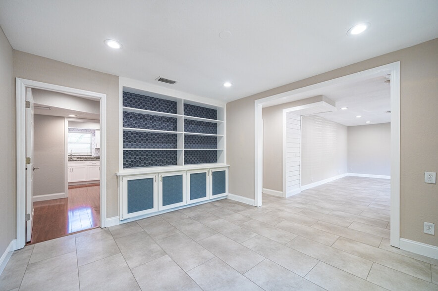 More Photos Of 5105 Memorial Hwy, Tampa Office Residential For Lease