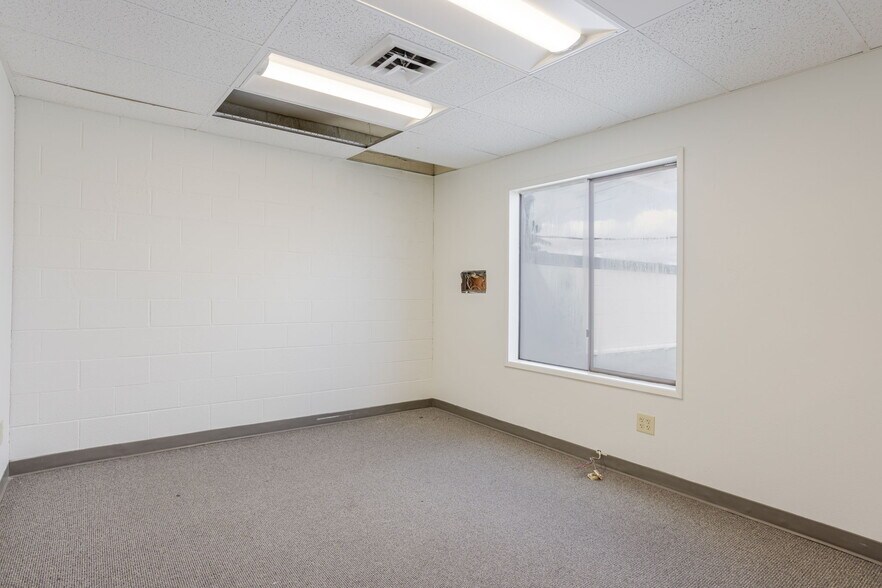 More Photos Of 999 NE 2nd St, Bend Freestanding For Lease