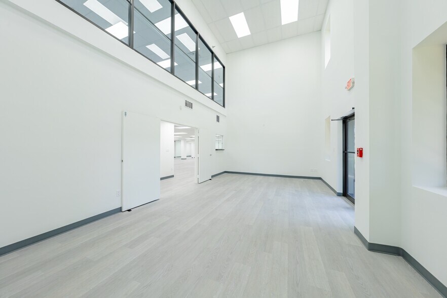 More Photos Of 5255 NW 159th St, Miami Lakes Distribution For Lease