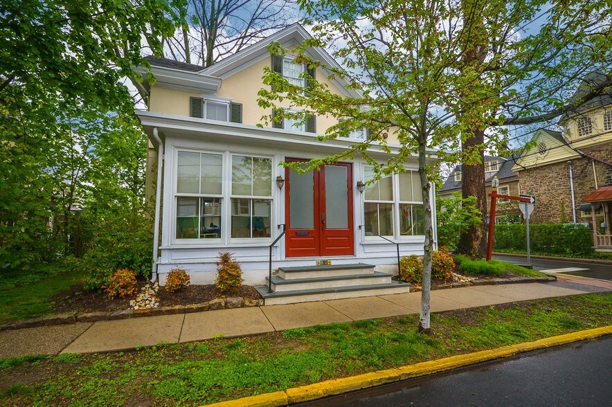 More Photos Of 69 E Oakland Ave, Doylestown Office For Sale