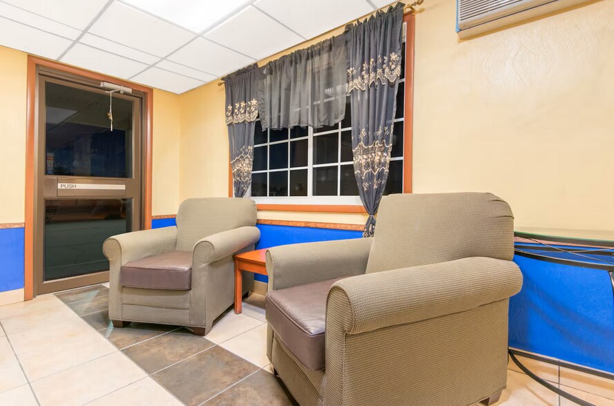 More Photos Of 4701 10th St, Great Bend Hotel For Sale
