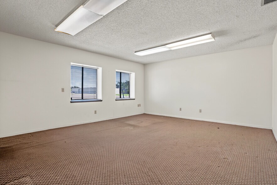 More Photos Of 12625 40th St N, Clearwater Warehouse For Sale