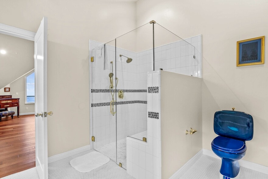 More Photos Of 266 Dolphin Dr, Whitethorn Hotel For Sale