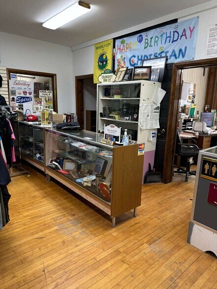 More Photos Of 400 Magnolia St, Beverly Warehouse For Sale