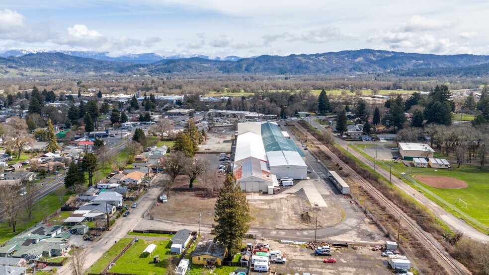 More Photos Of 934 S Main St, Willits Manufacturing For Lease