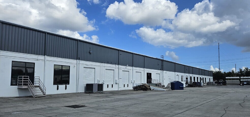 More Photos Of 975 Florida Central Pky, Longwood Unknown For Lease