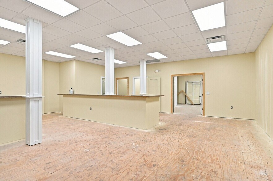 More Photos Of 478-488 Main St, Hampden Storefront Retail Office For Lease