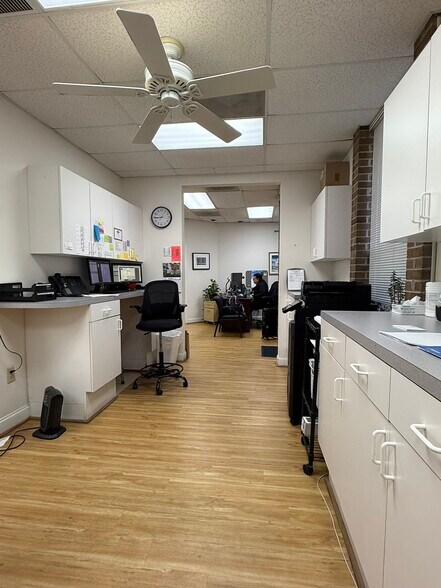 More Photos Of 14 Farmfield Ave, Charleston Medical For Sale