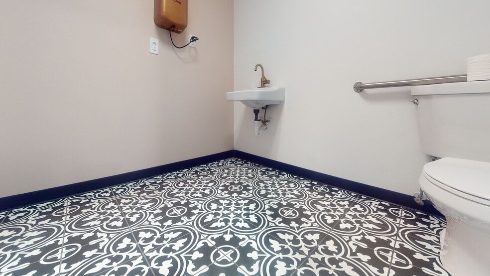 More Photos Of 635 New Park Ave, West Hartford Warehouse For Lease