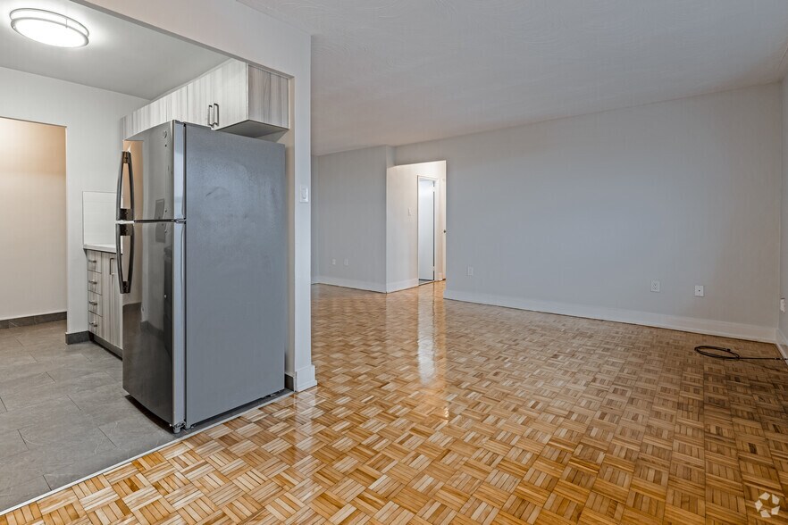 More Photos Of 345 Lakeshore Rd W, Mississauga Apartments For Lease