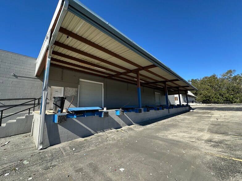 More Photos Of 12 NW 5th Pl, Williston Manufacturing For Lease