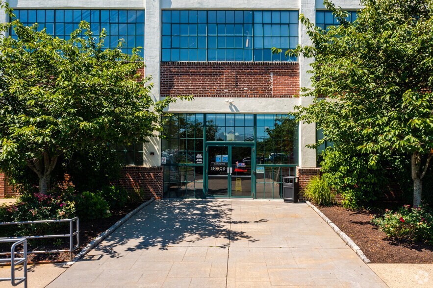 More Photos Of 1414 Radcliffe St, Bristol Office For Sale