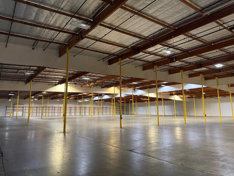 More Photos Of 7728 Wilbur Way, Sacramento Warehouse For Lease