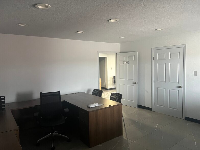 More Photos Of 3218 N Main St, Cleburne Auto Dealership For Lease