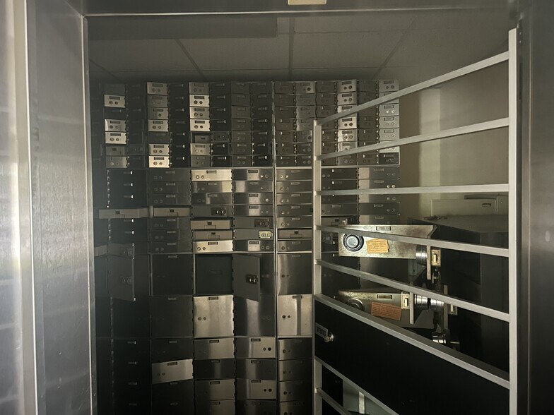 More Photos Of 350 N Summit St, Crescent City Freestanding For Sale