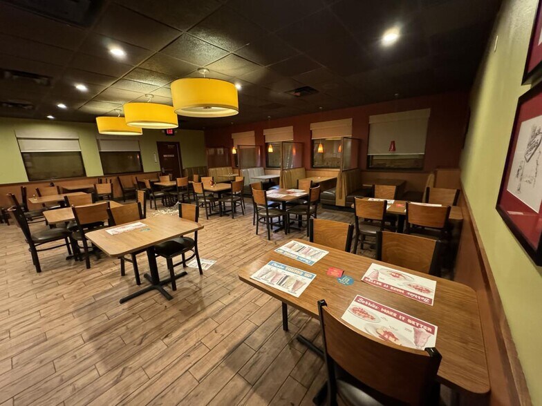 More Photos Of 4111 Timberlake Dr, Pontoon Beach Restaurant For Lease