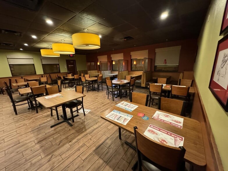 More Photos Of 4111 Timberlake Dr, Pontoon Beach Restaurant For Lease