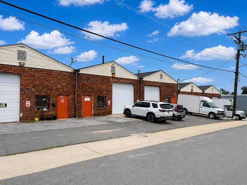 Primary Photo Of 4749-4751 Stamp Rd, Temple Hills Warehouse For Sale