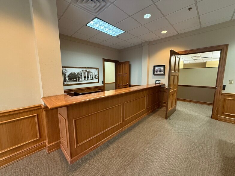 More Photos Of 526 2nd Ave SE, Cedar Rapids Office For Sale