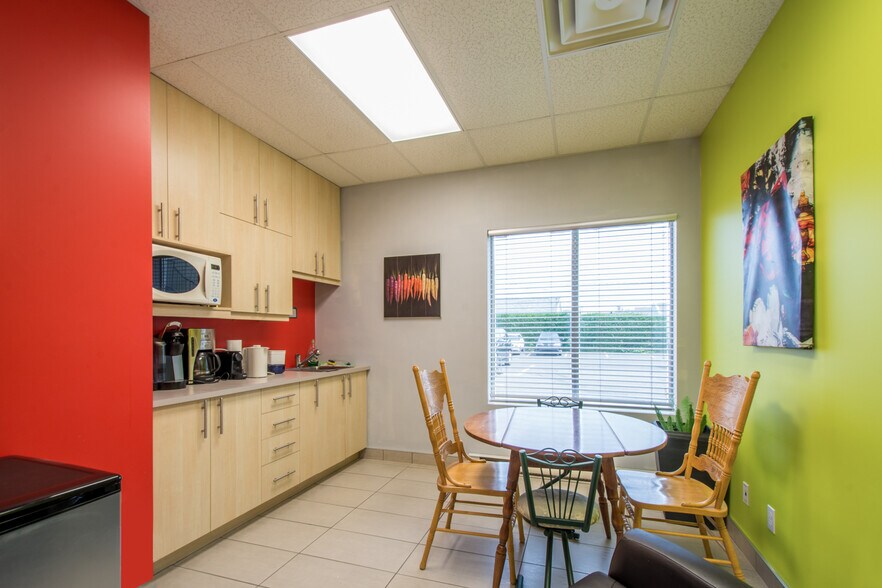 More Photos Of 4534 Boul Saint-Joseph, Drummondville General Retail For Sale