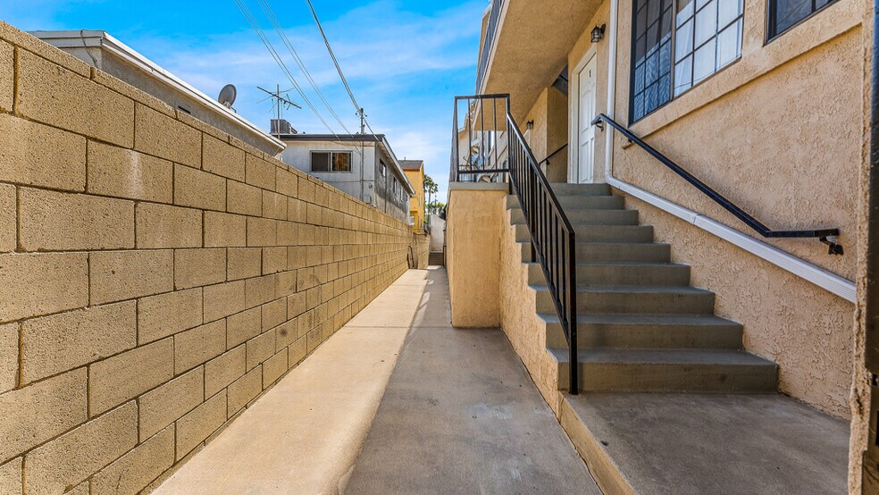 More Photos Of 5319 Cartwright Ave, North Hollywood Apartments For Sale