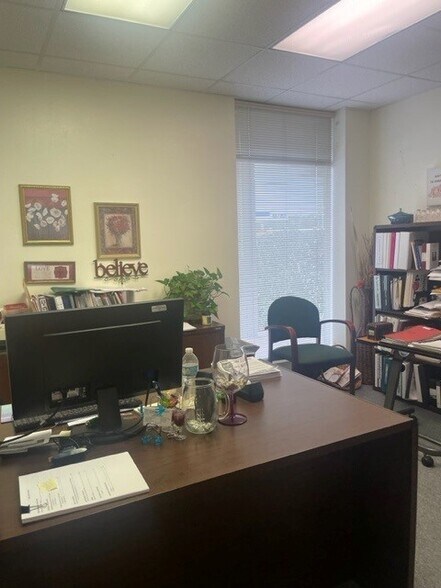 More Photos Of 1815 Crystal Lake Dr, Lakeland Office For Lease