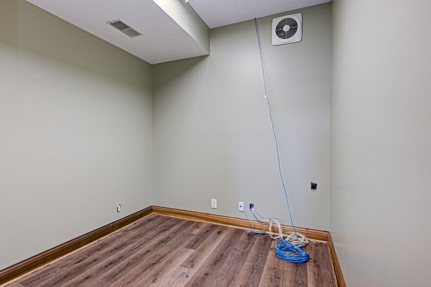More Photos Of 6287 Taylorsville Rd, Fisherville Office For Lease