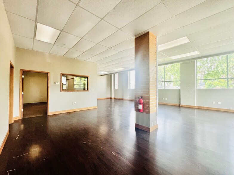 More Photos Of 111 E Burnett St, Beaver Dam Manufacturing For Lease