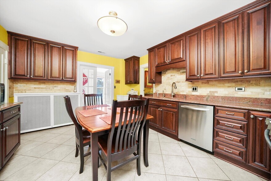 More Photos Of 1303 W Chicago Ave, Chicago Storefront Retail Residential For Sale