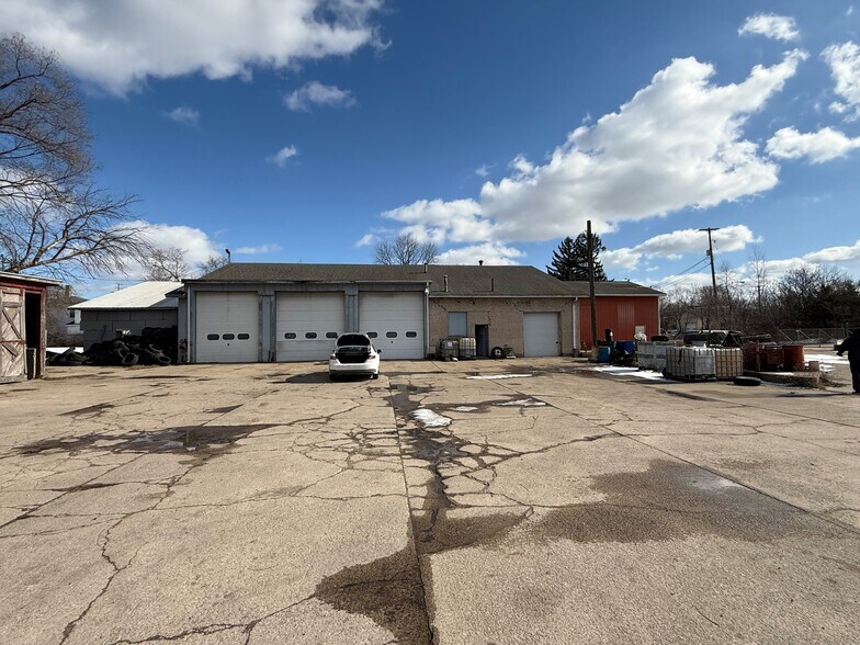 More Photos Of 1008 E Crosstown Pky, Kalamazoo Manufacturing For Sale