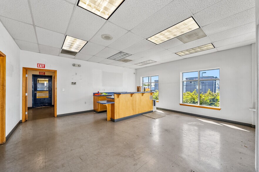 More Photos Of 3976 Crater Lake Ave, Medford Auto Dealership For Lease