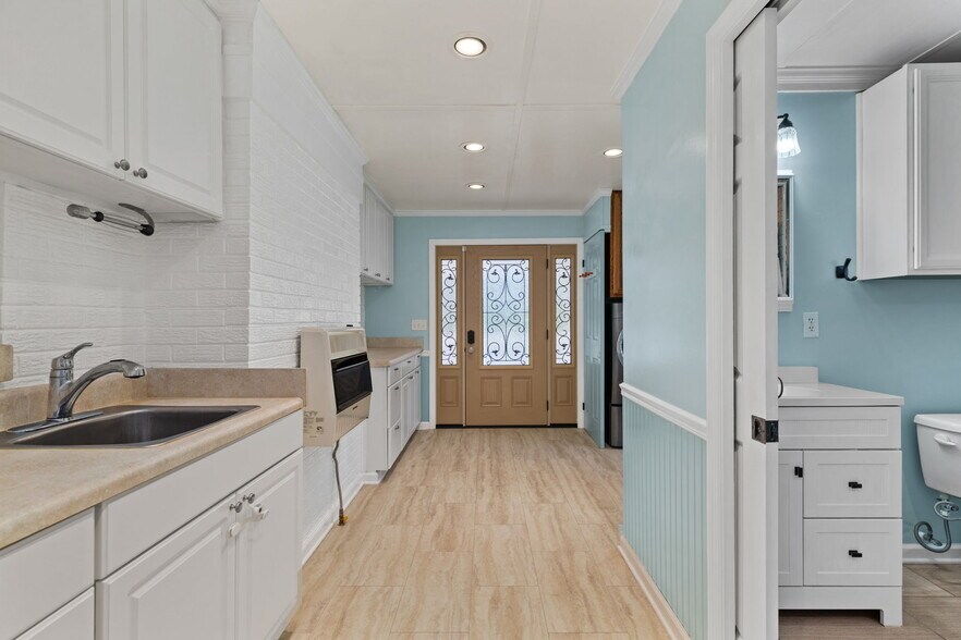 More Photos Of 354 County Road 172, Florence Flex For Sale