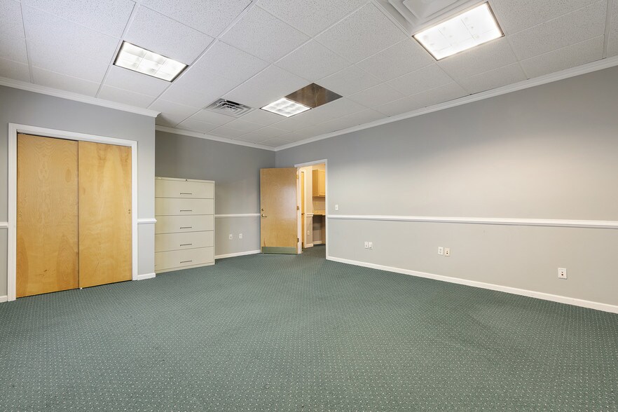 More Photos Of 188 E Bergen Pl, Red Bank Office For Sale