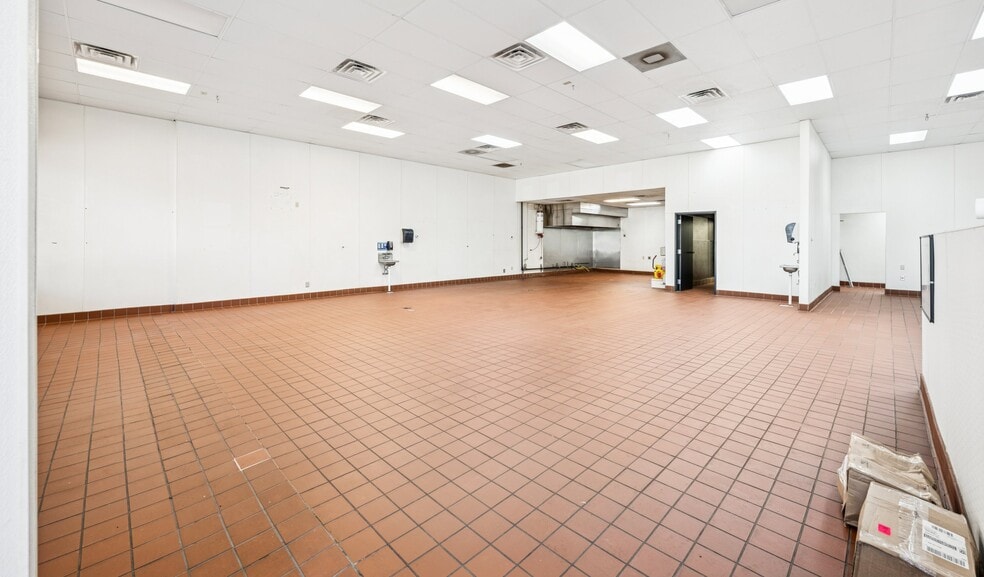 More Photos Of 15026-15080 Beltway Dr, Addison Light Manufacturing For Lease