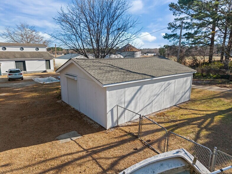 More Photos Of 2034 W 5th St, Washington Showroom For Sale