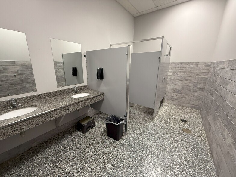 More Photos Of 1023-1049 Main St, Dundee Unknown For Lease