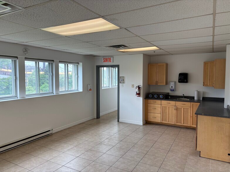 More Photos Of 899 De La Pomme-D'or, Contrecoeur Industrial For Lease