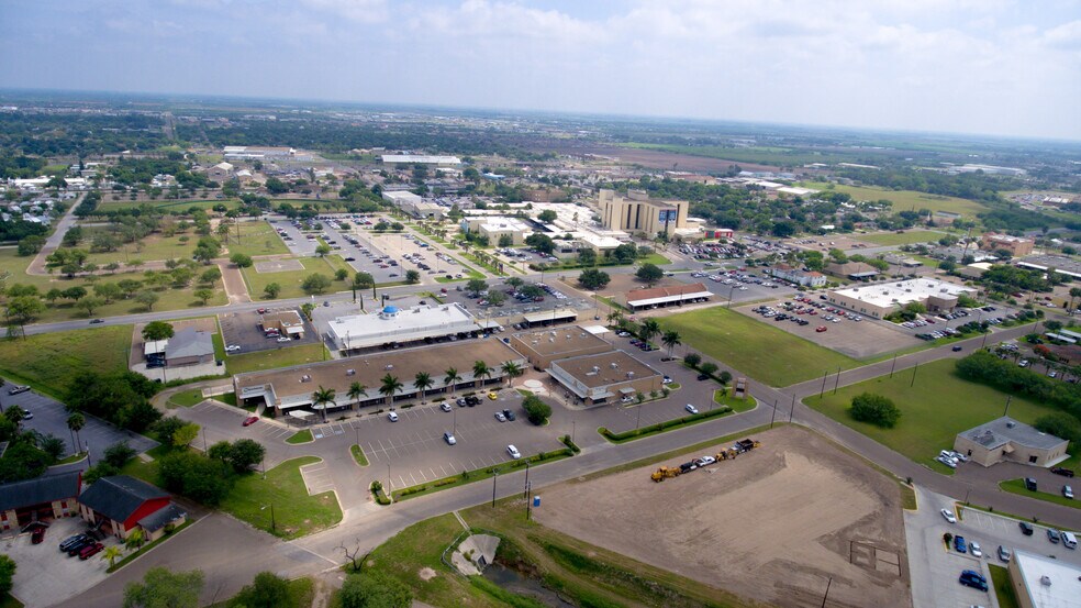 More Photos Of 1221 S 10th St, Weslaco Unknown For Lease