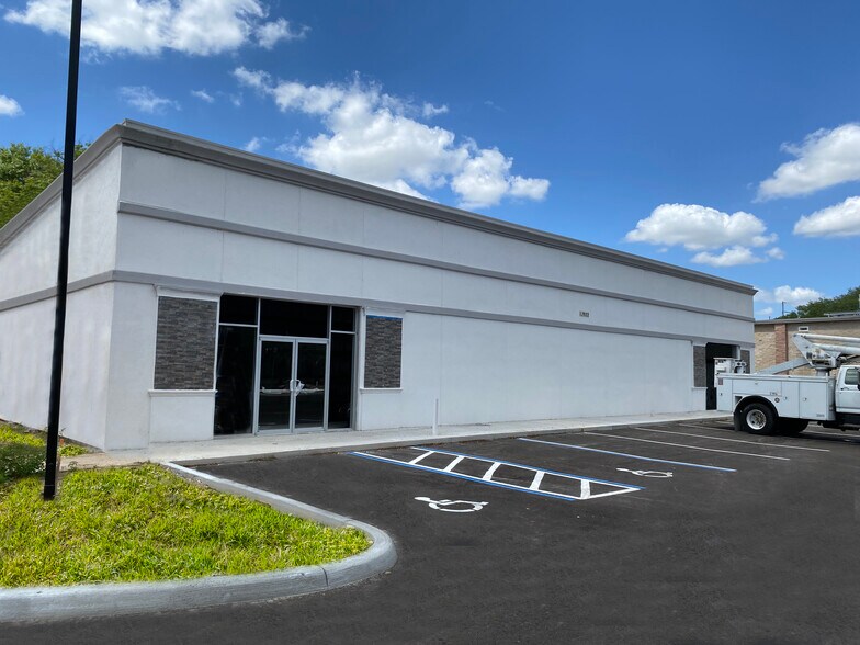 Primary Photo Of 13922 US Hwy 441/27, Lady Lake Freestanding For Lease