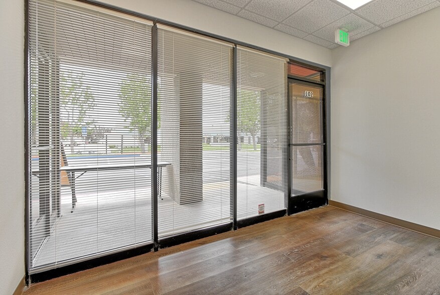 More Photos Of 4483 McGrath St, Ventura Service For Lease