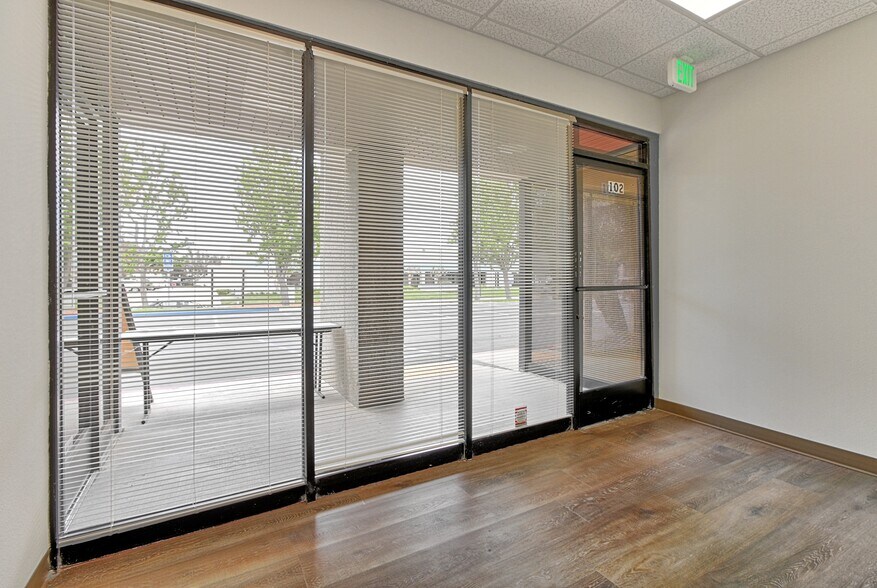 More Photos Of 4483 McGrath St, Ventura Service For Lease