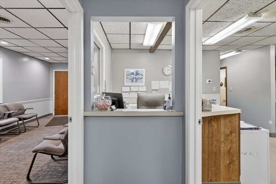 More Photos Of 2501 Plainfield Ave NE, Grand Rapids Medical For Lease