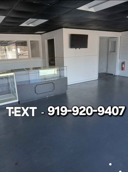 More Photos Of 1921-1935 N William St, Goldsboro Auto Repair For Lease