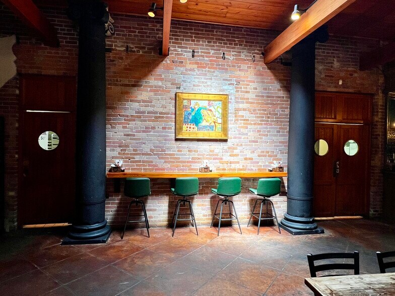 More Photos Of 117 Walnut St, Hattiesburg Restaurant For Sale