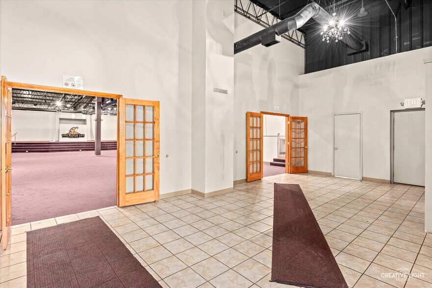 More Photos Of 2701 W Jefferson St, Joliet Storefront For Lease