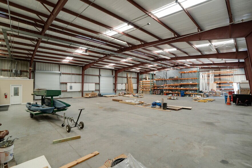 More Photos Of 1734 Apex Rd, Sarasota Warehouse For Lease